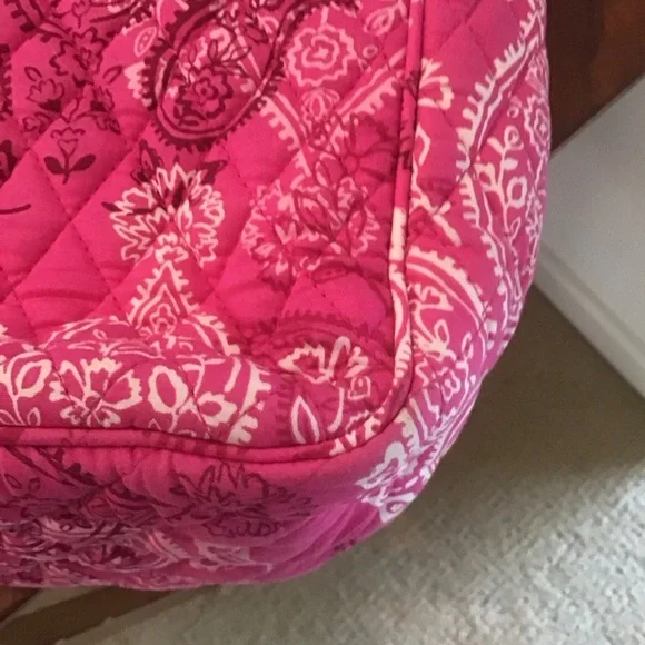 Vera Bradley Hot Pink White Stamped Paisley Lighten Up Nylon Messenger Bag Purse - Picture 7 of 9